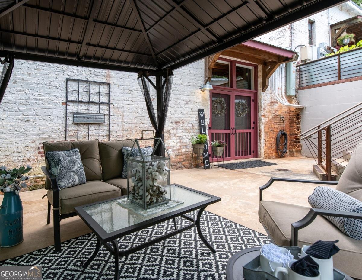 585 White Circle Athens - 1