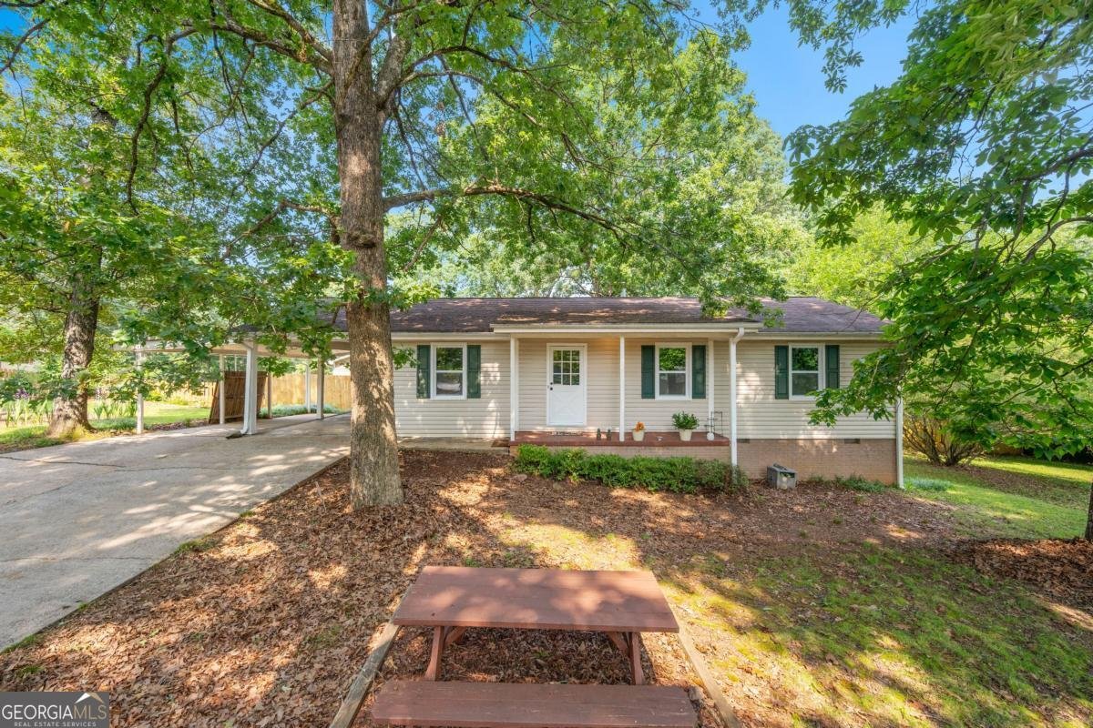 245 Amanda Court Stockbridge - 1