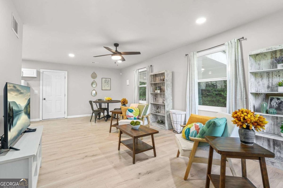 390 Lincoln Place Atlanta - 3