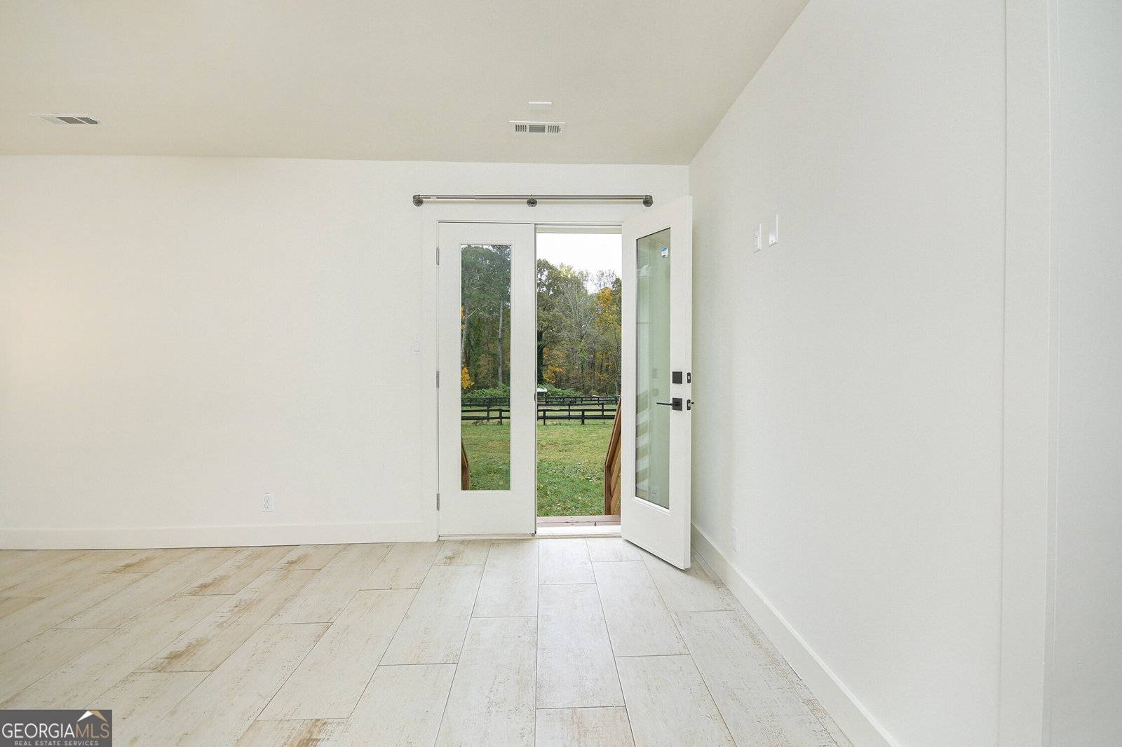 15585 Thompson Road Alpharetta - 27