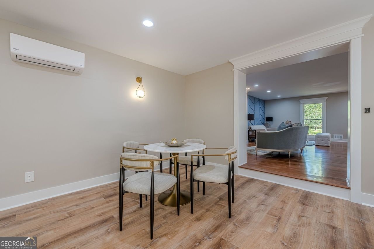 4446 HUNTINGTON Circle Atlanta - 16