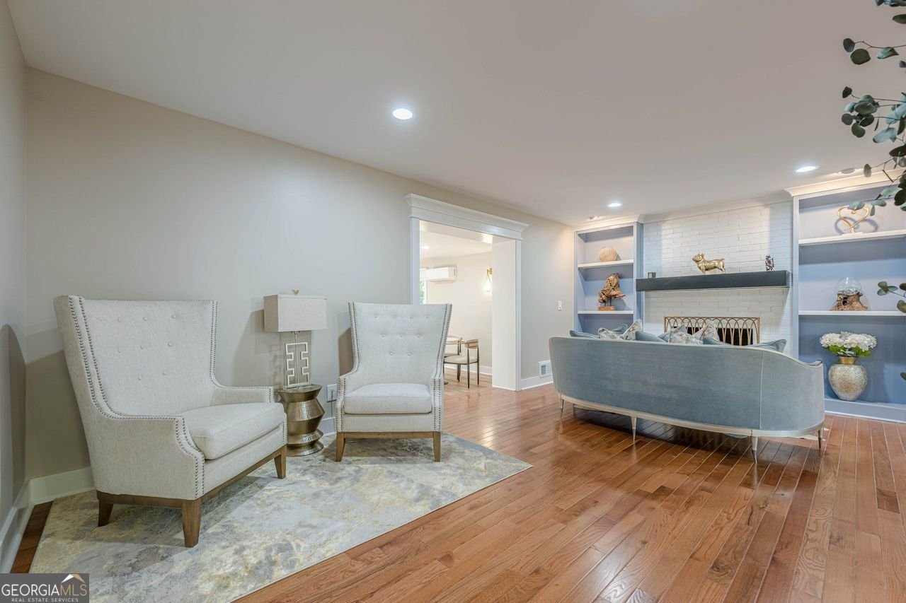 4446 HUNTINGTON Circle Atlanta - 17