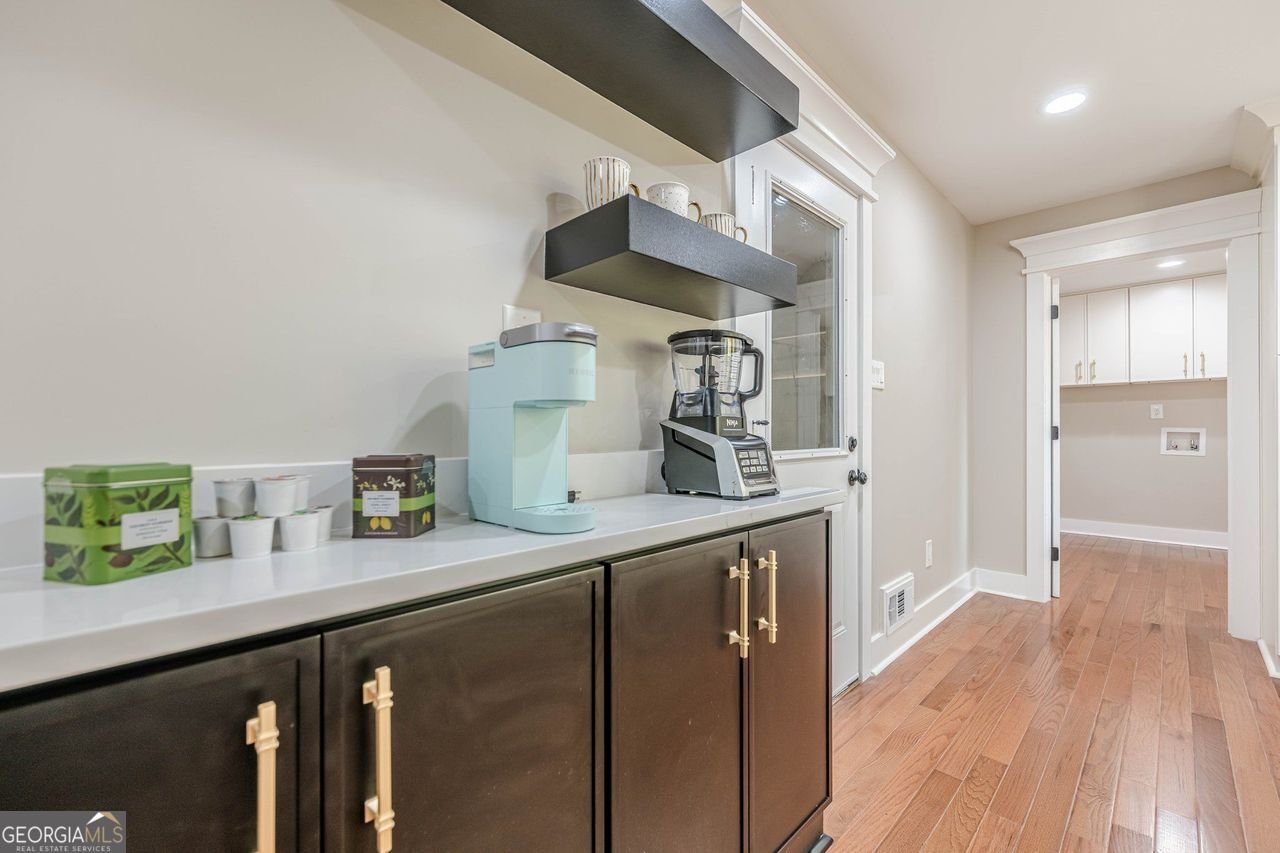 4446 HUNTINGTON Circle Atlanta - 33