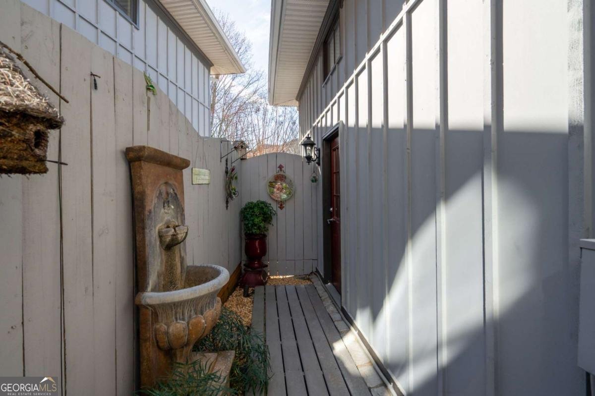 1605 RIDENOUR Parkway Kennesaw - 37