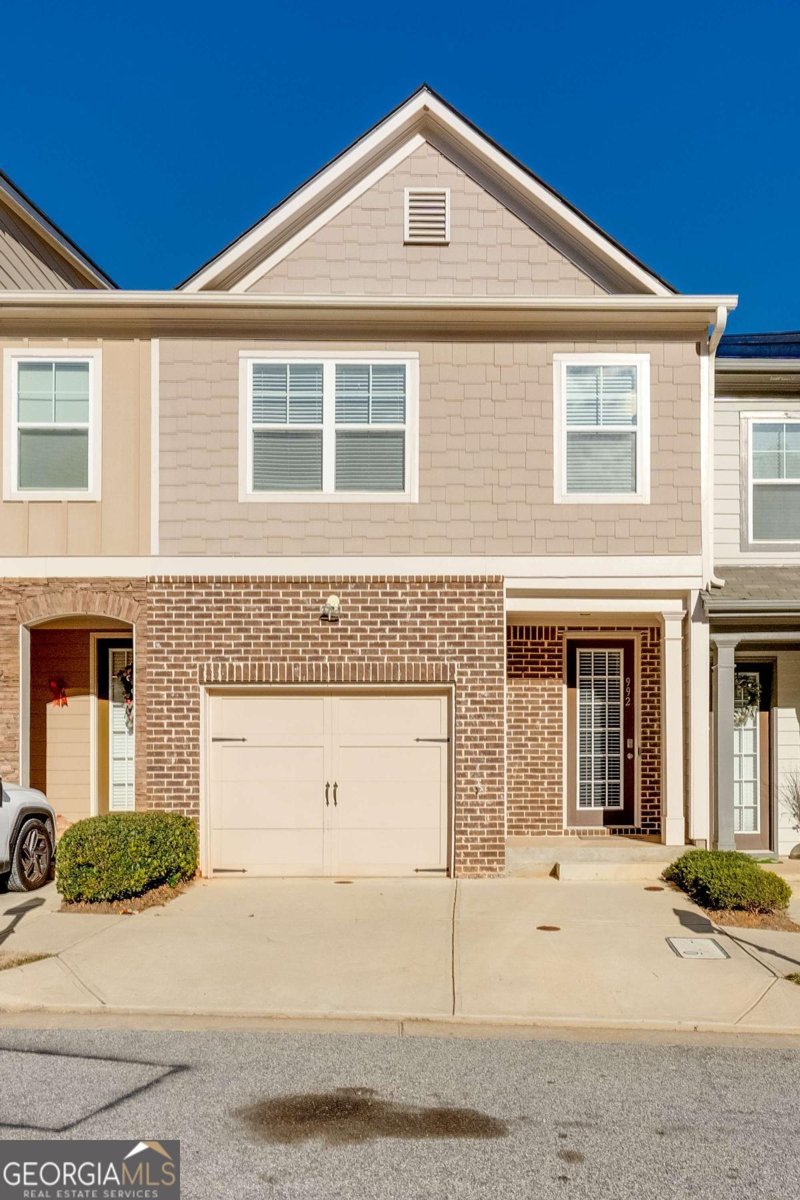 992 Belfry Terrace Fairburn - 1
