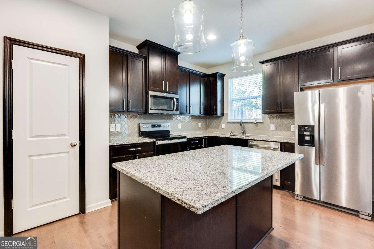 992 Belfry Terrace Fairburn - 12