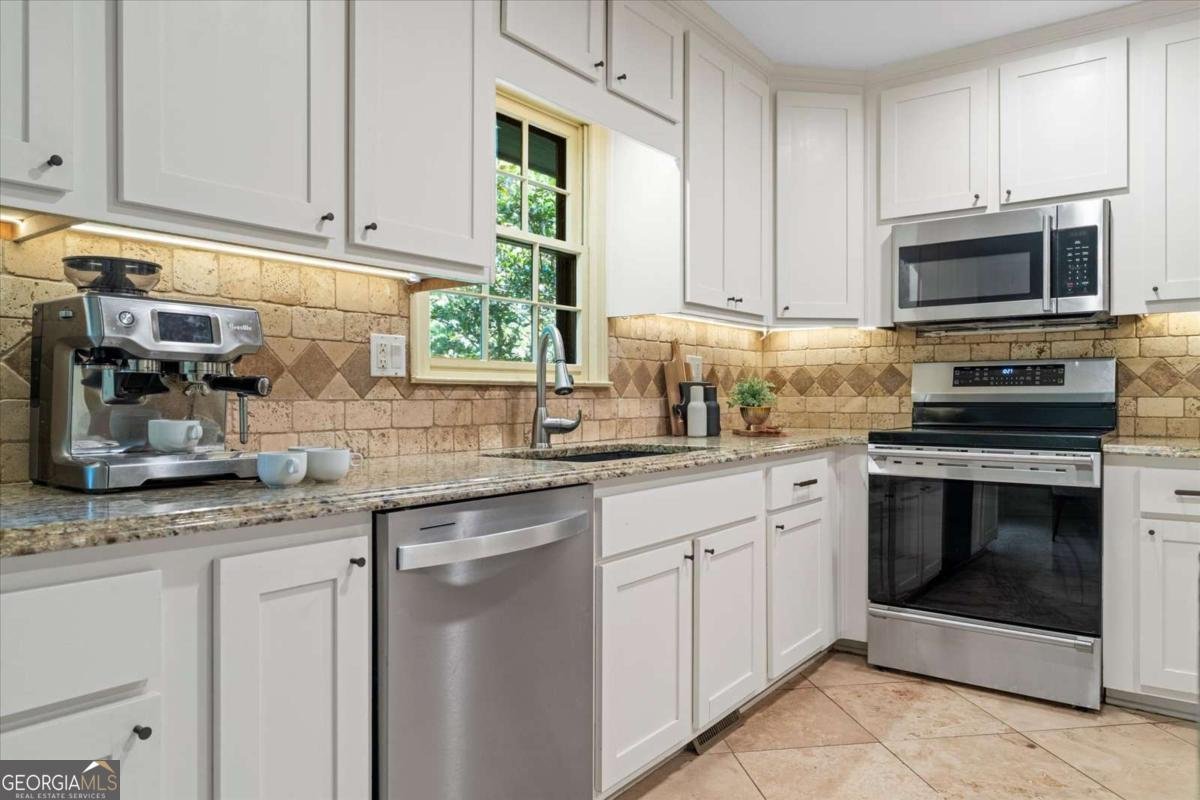 11785 Mountain Laurel Drive Roswell - 23