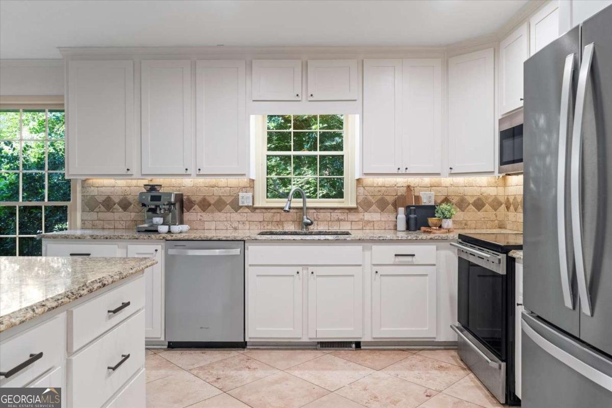 11785 Mountain Laurel Drive Roswell - 24