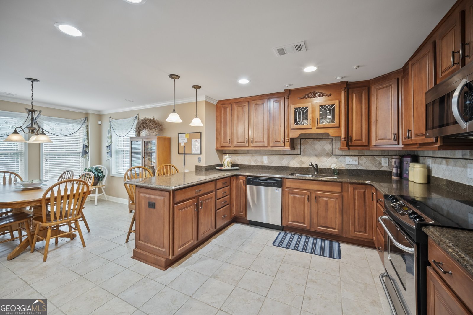 569 Fairway Drive Woodstock - 33