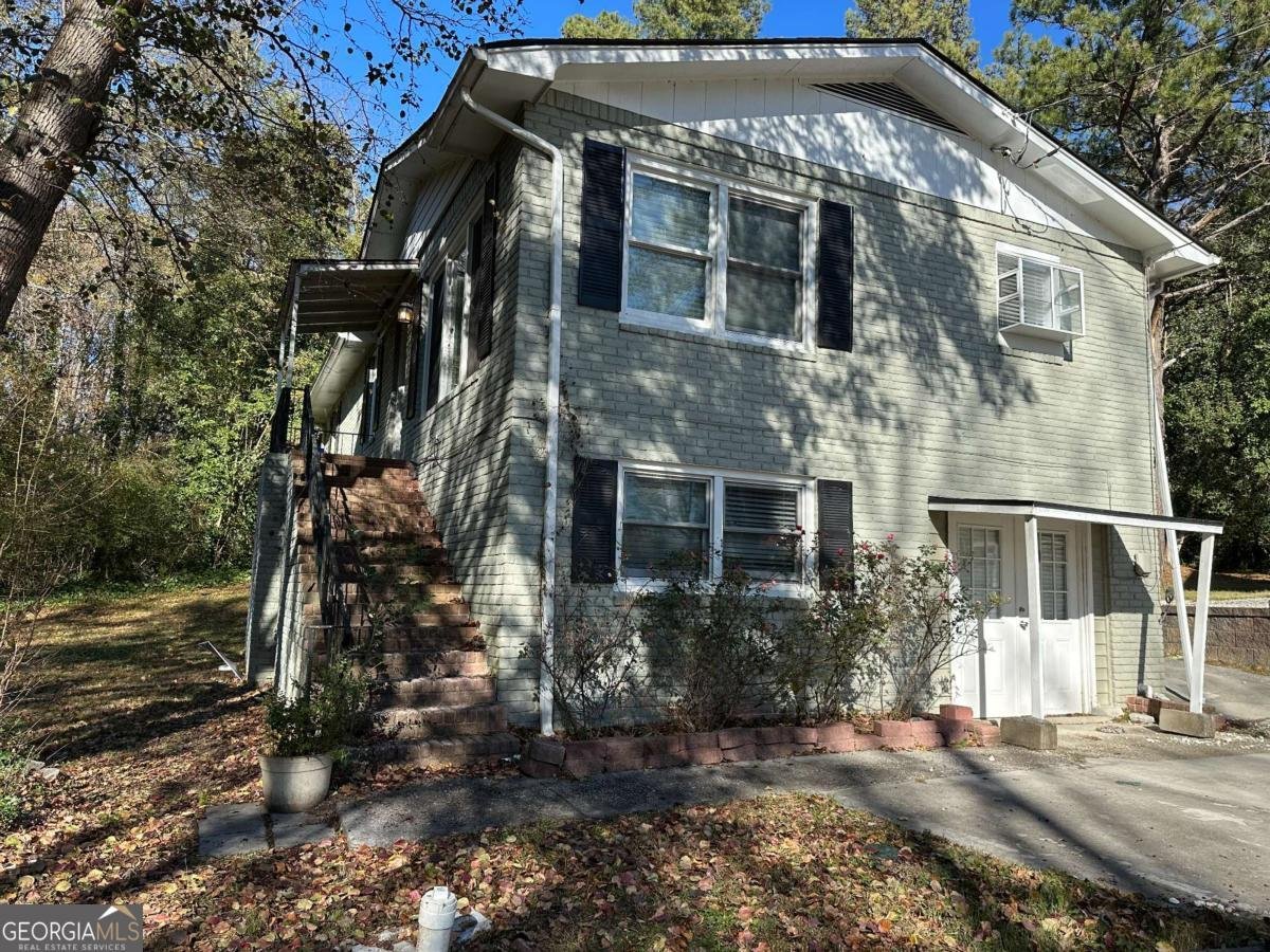 915 Lake Drive Snellville - 1