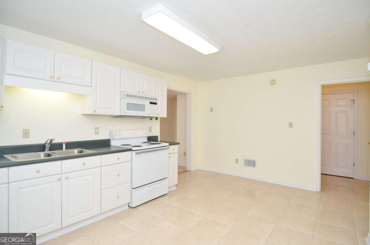 930 Cedar Bluff Trail Lilburn - 45