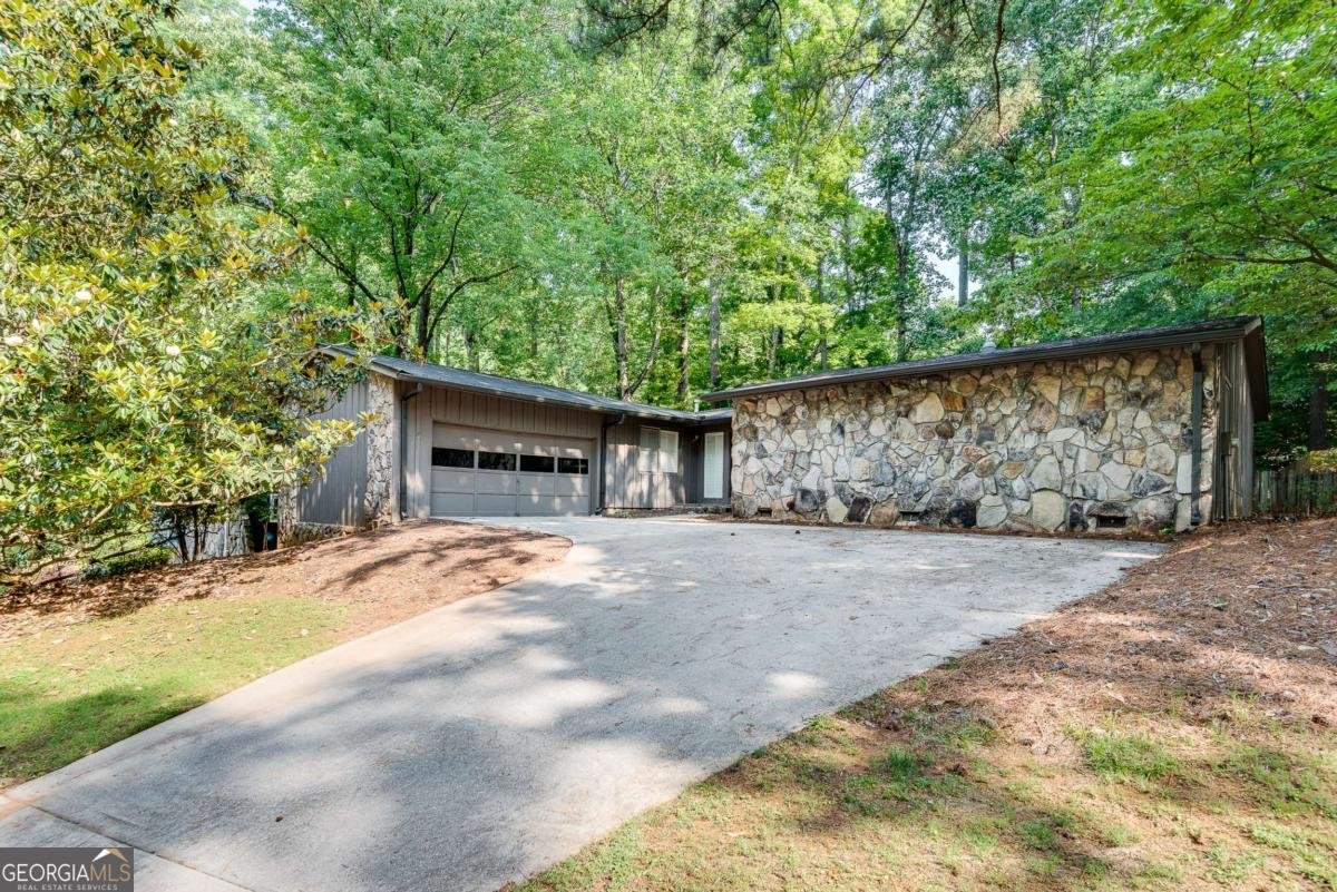235 Trailmore Court Roswell - 1