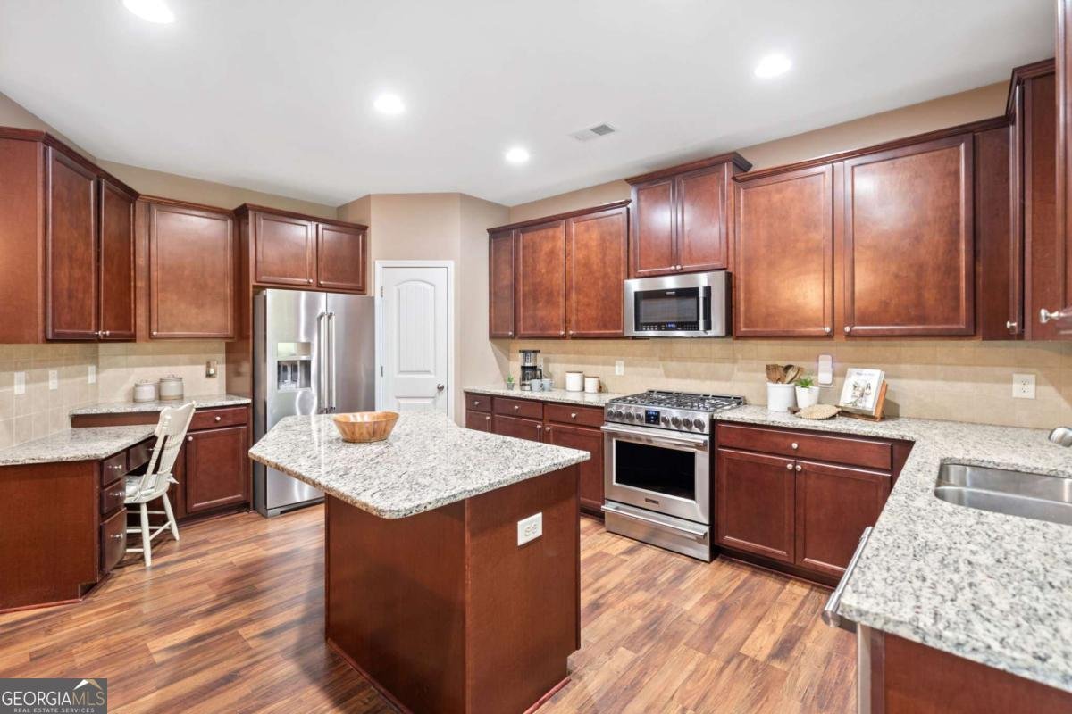 252 STONEWOOD CREEK Drive Dallas - 16