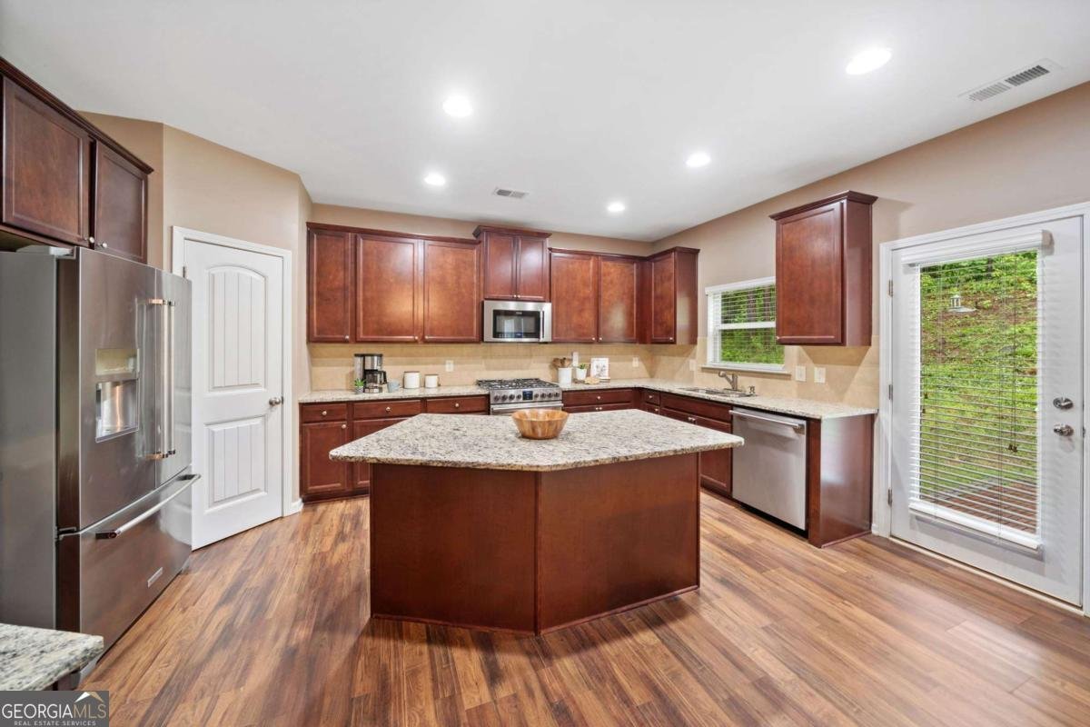 252 STONEWOOD CREEK Drive Dallas - 18