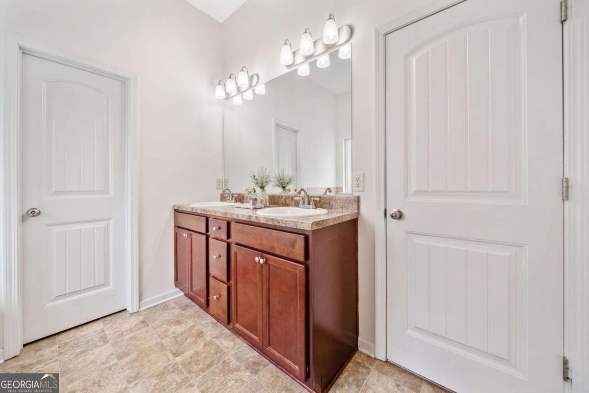 252 STONEWOOD CREEK Drive Dallas - 24