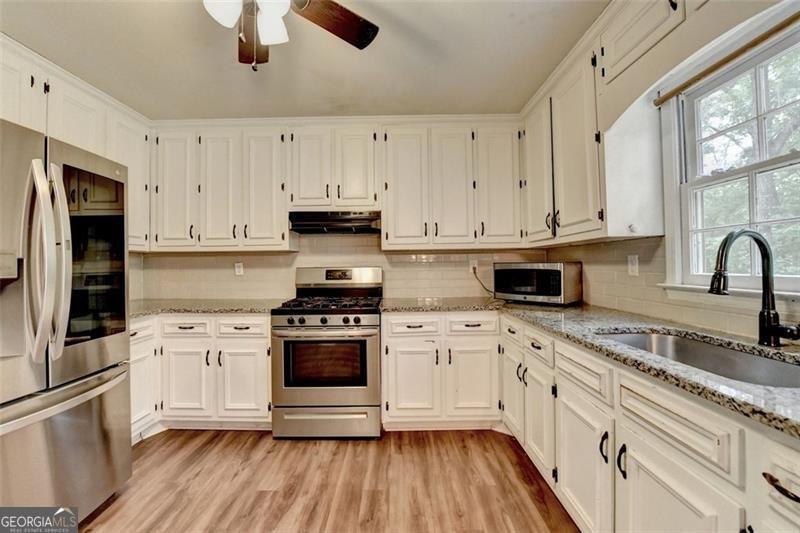 2816 HIGHLAND PARK Drive Stone Mountain - 14