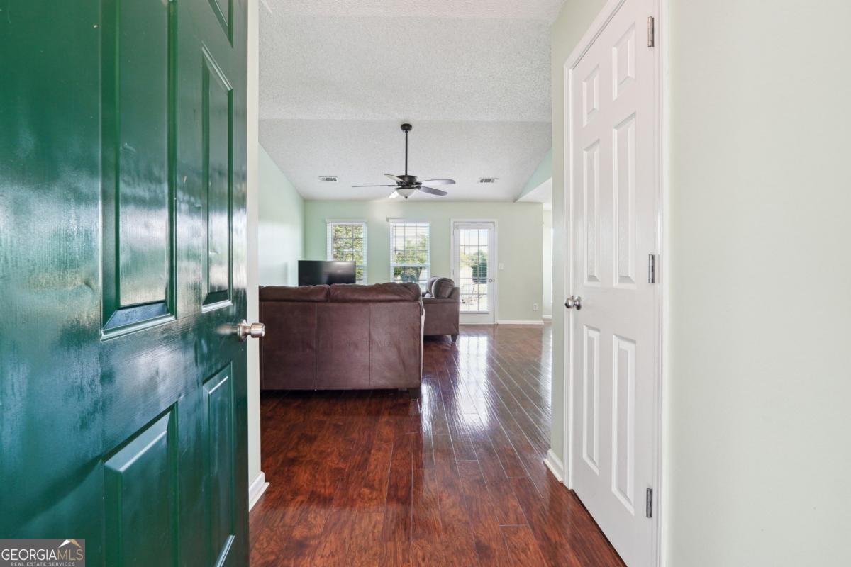 453 Raymond Drive Winder - 2