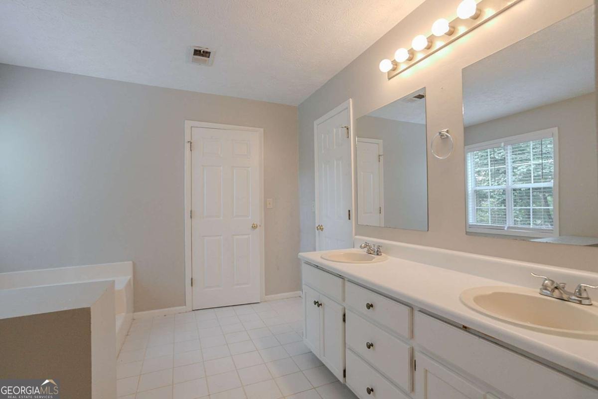 2140 Deer Trail Suwanee - 24