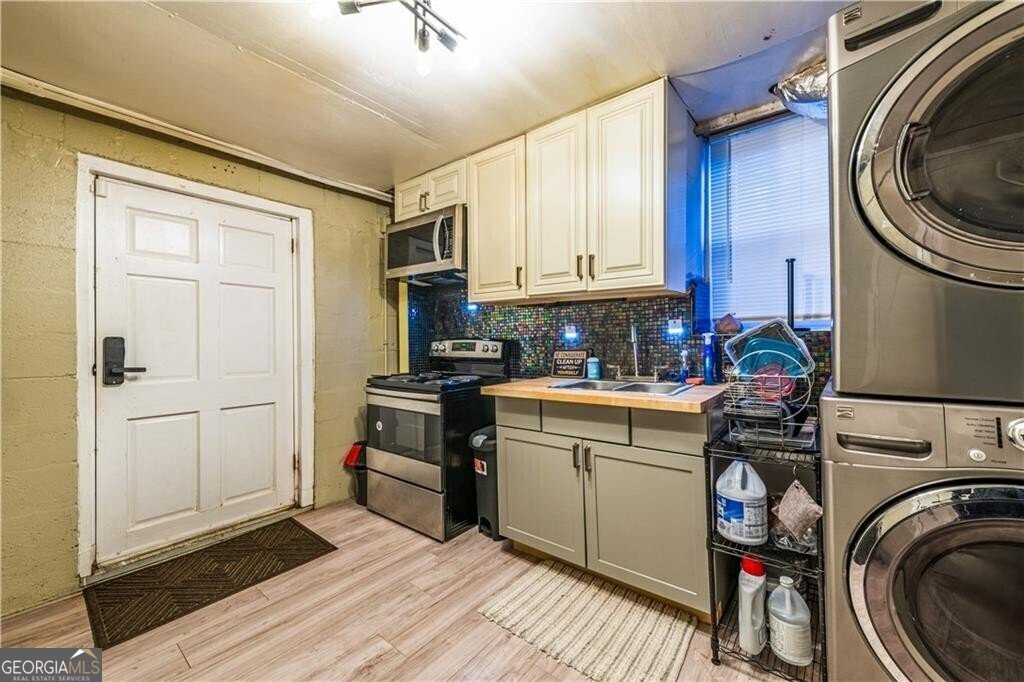 3182 Latona Drive Atlanta - 27