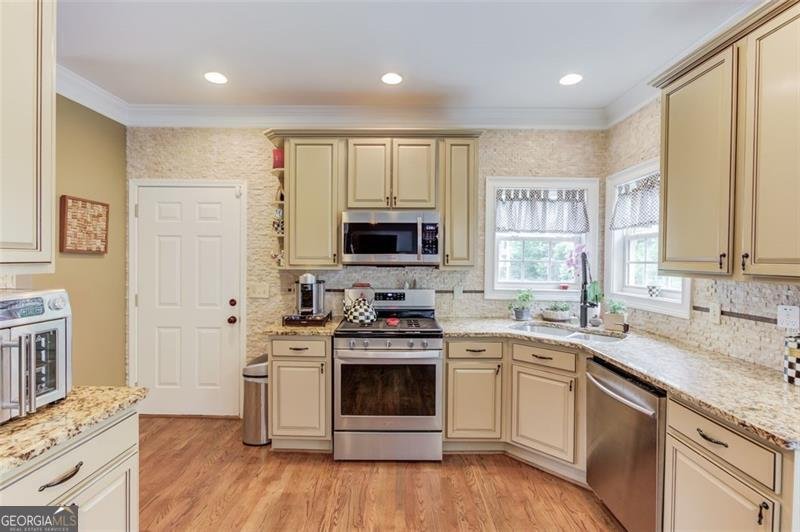 262 SANDHURST Court Suwanee - 13