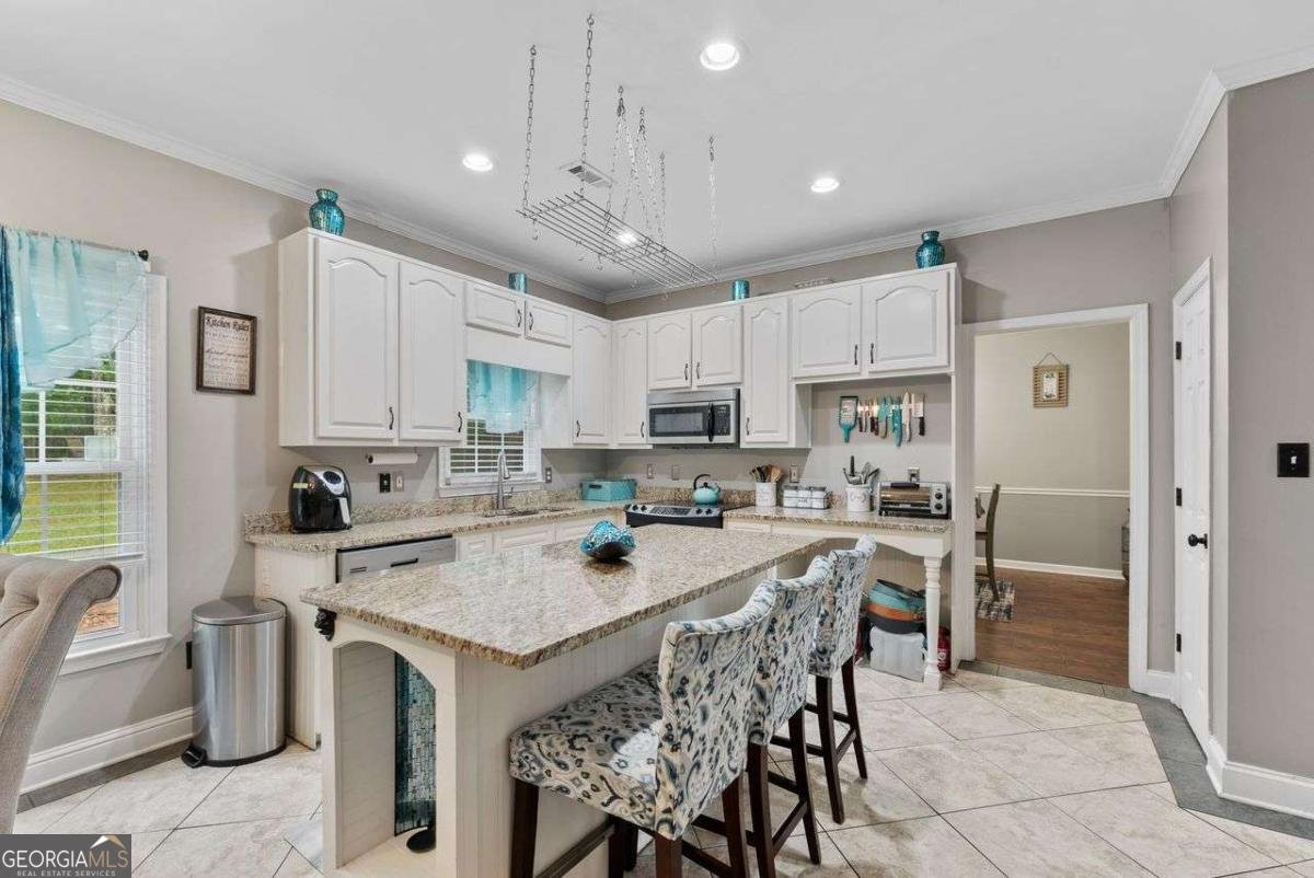 76 BARRINGTON FARMS Parkway Sharpsburg - 12