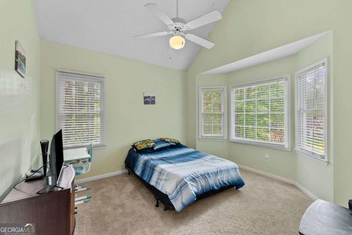 76 BARRINGTON FARMS Parkway Sharpsburg - 15