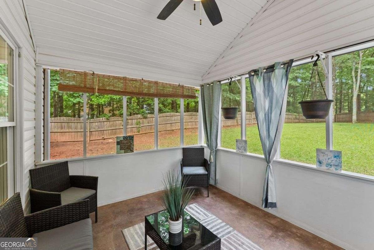 76 BARRINGTON FARMS Parkway Sharpsburg - 24