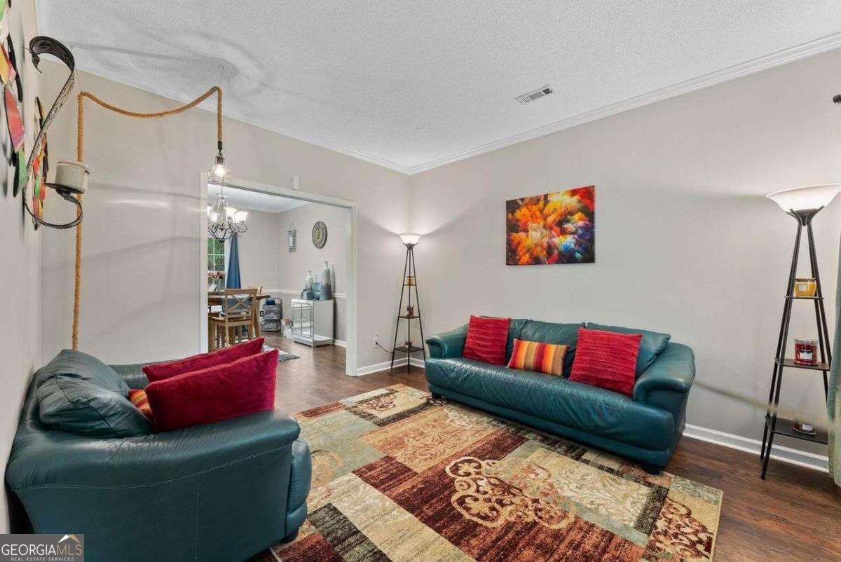 76 BARRINGTON FARMS Parkway Sharpsburg - 6