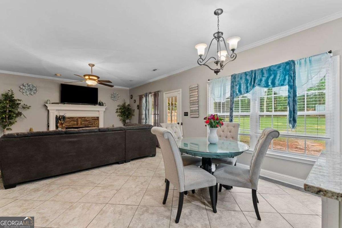 76 BARRINGTON FARMS Parkway Sharpsburg - 8