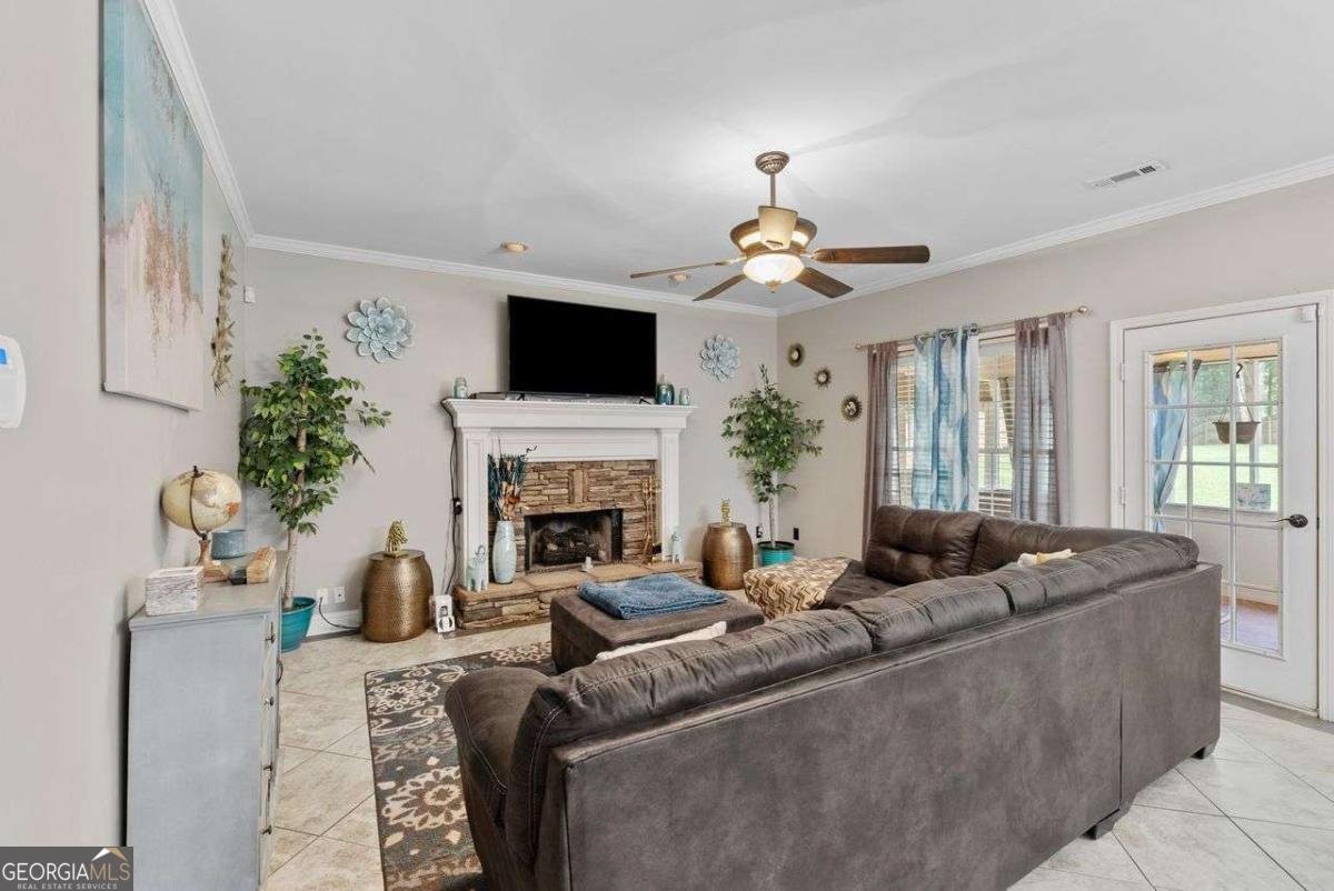 76 BARRINGTON FARMS Parkway Sharpsburg - 9