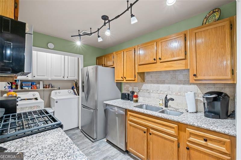 202 BERKELEY WOODS Drive Duluth - 12