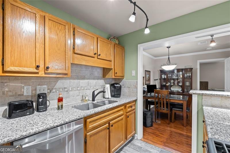 202 BERKELEY WOODS Drive Duluth - 13