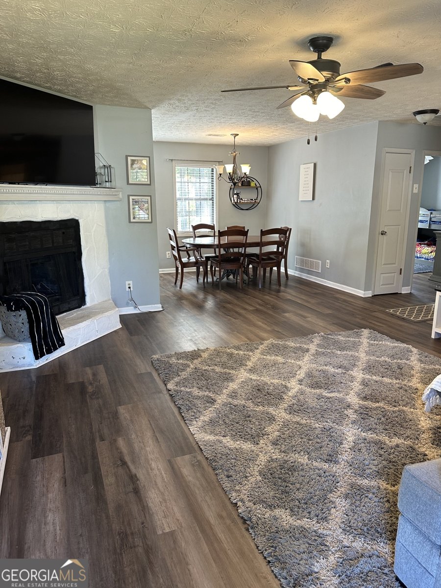 517 Pebble Point Loganville - 2