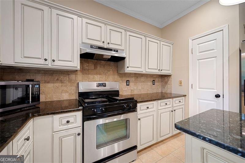 404 PINE GROVE Way Woodstock - 16