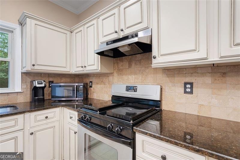 404 PINE GROVE Way Woodstock - 17