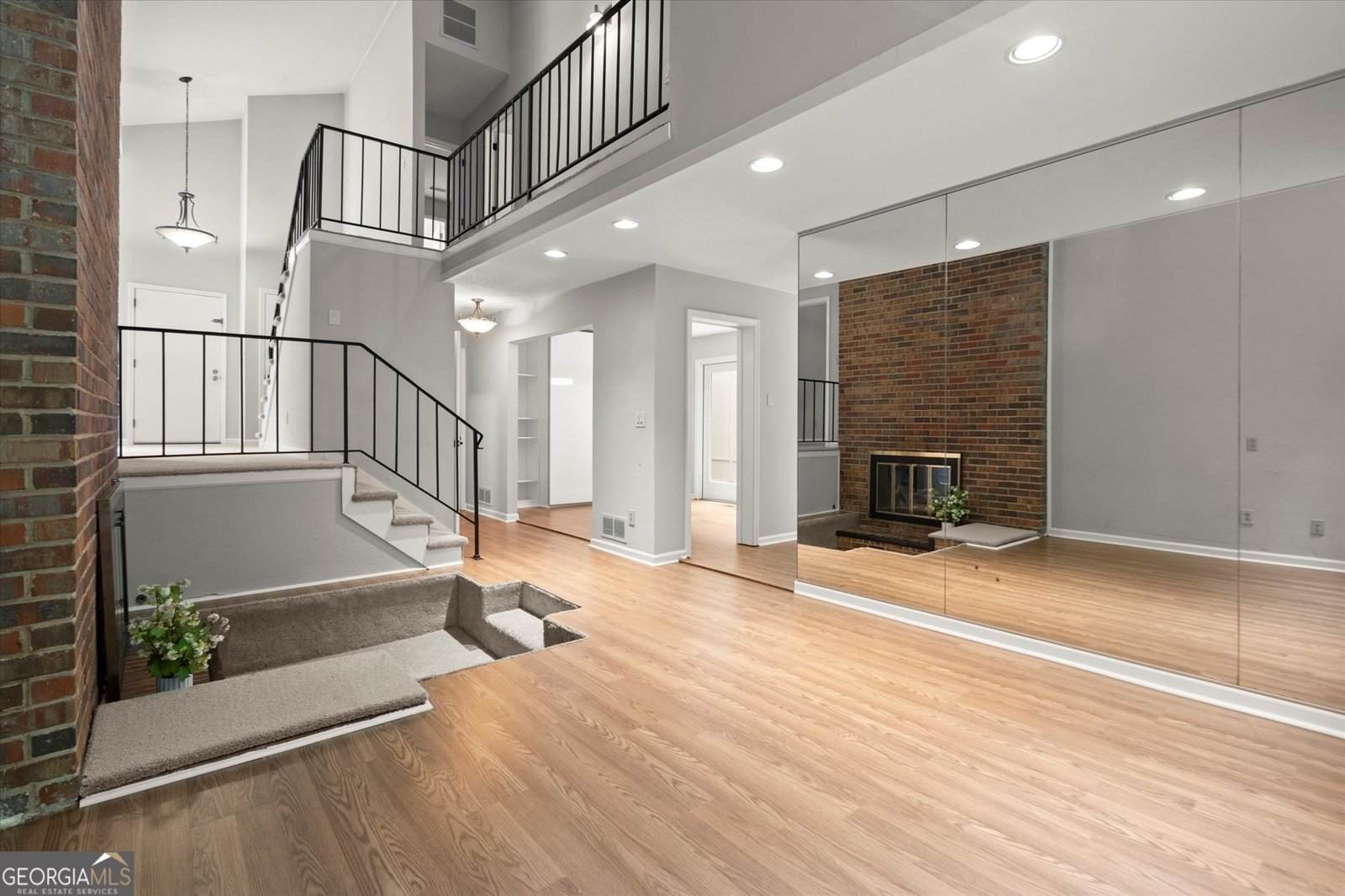 225 Lakeview Ridge Roswell - 17