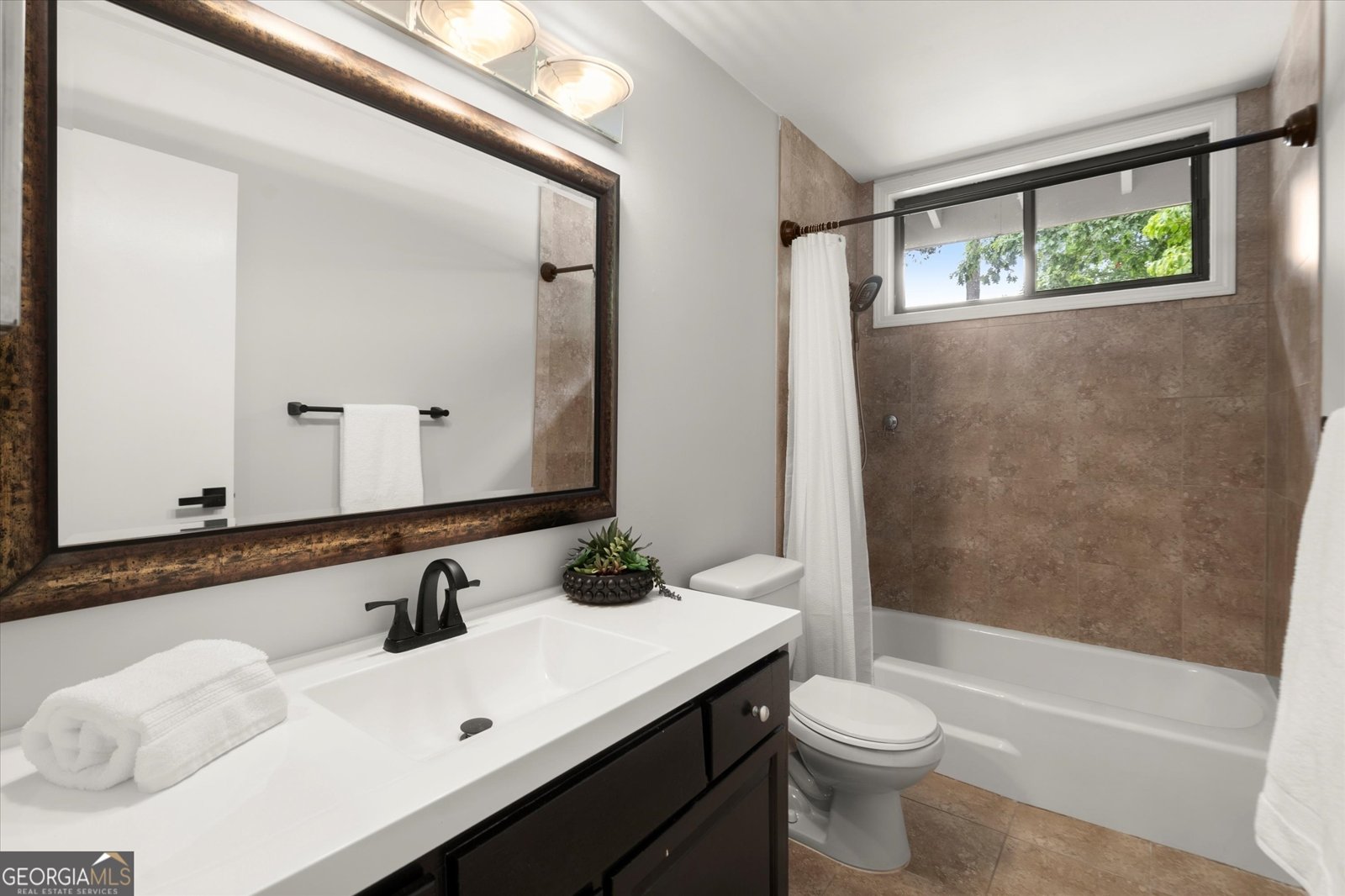 225 Lakeview Ridge Roswell - 48