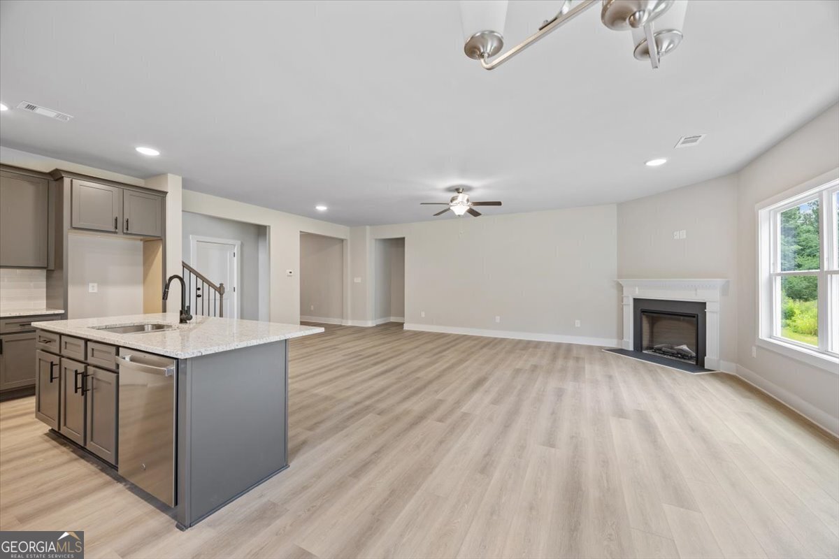 202 Railroad Street Gray - 4