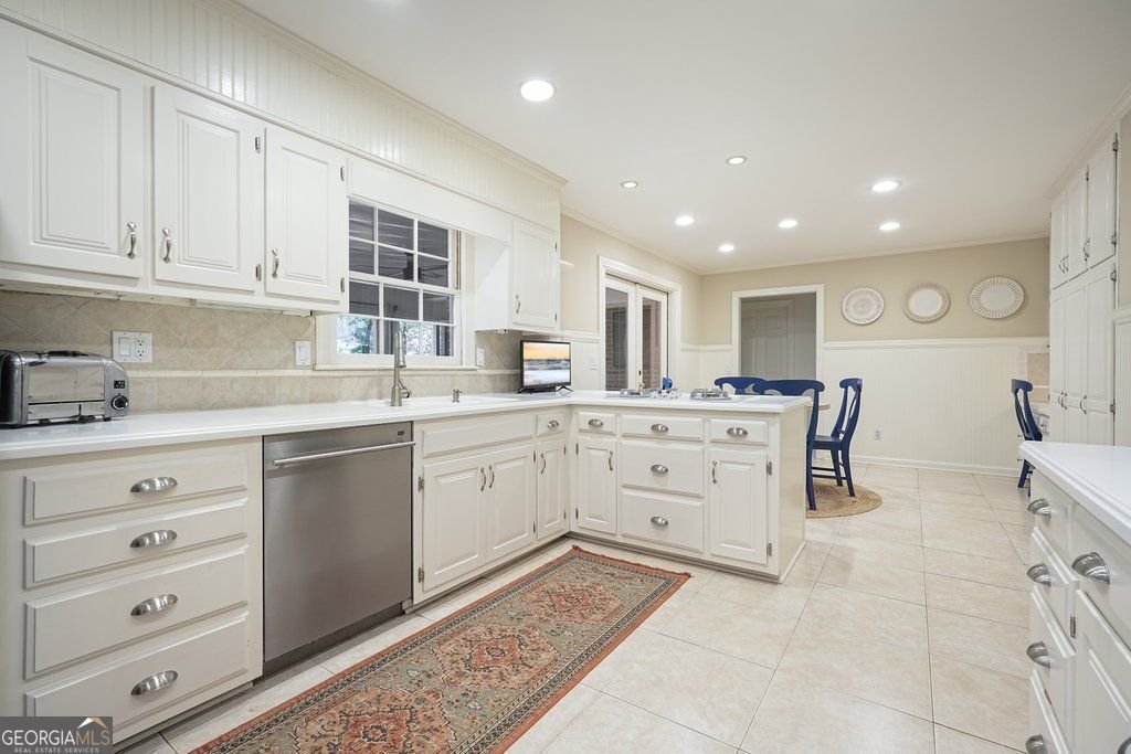11940 Mountain Laurel Drive Roswell - 17