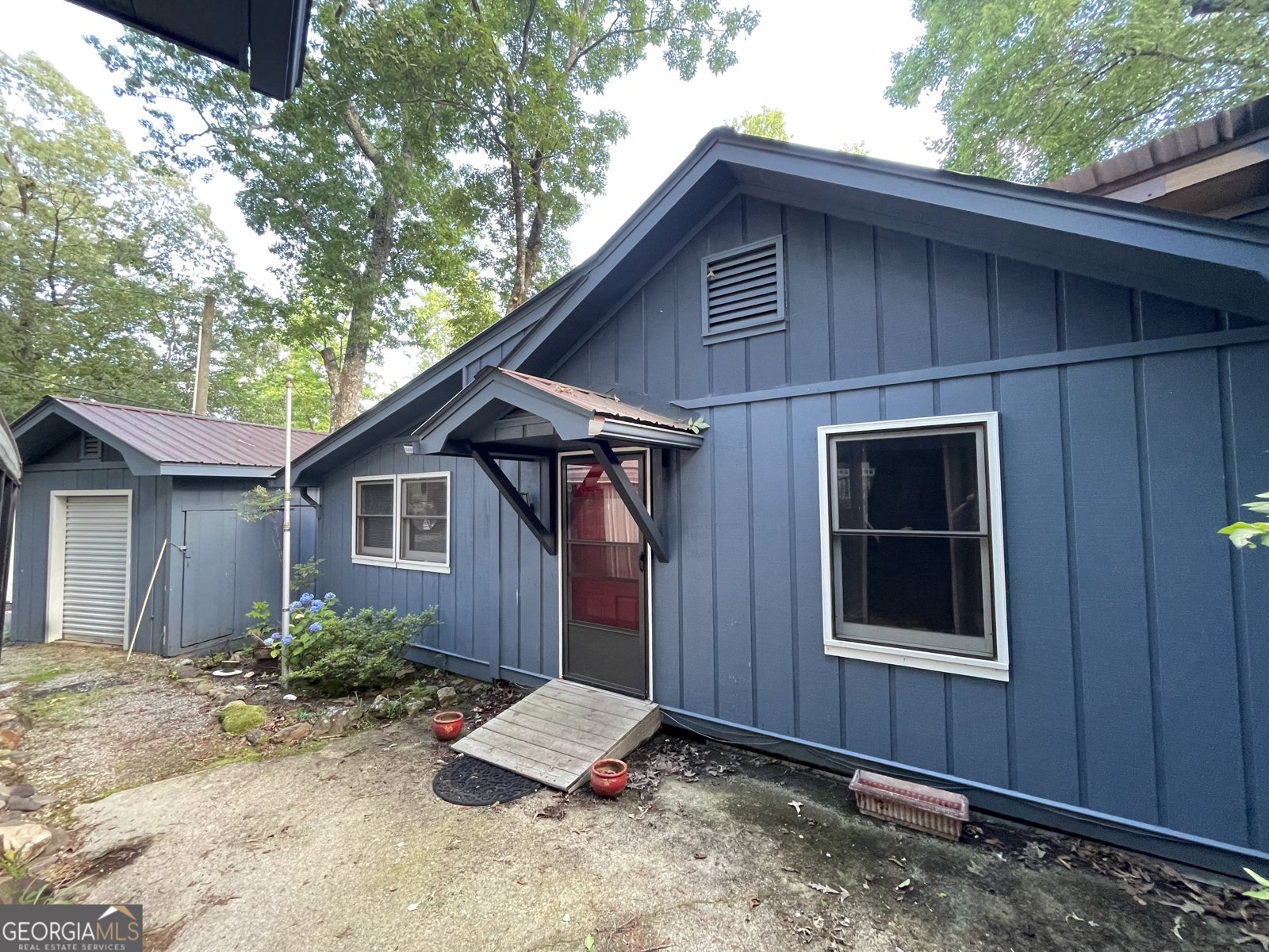 1095 Mountain Shadows Drive Cleveland - 2