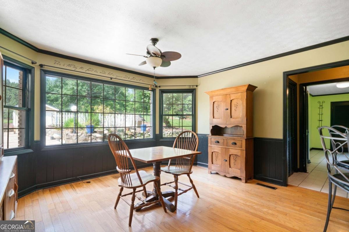 400 Simpson Road White - 17