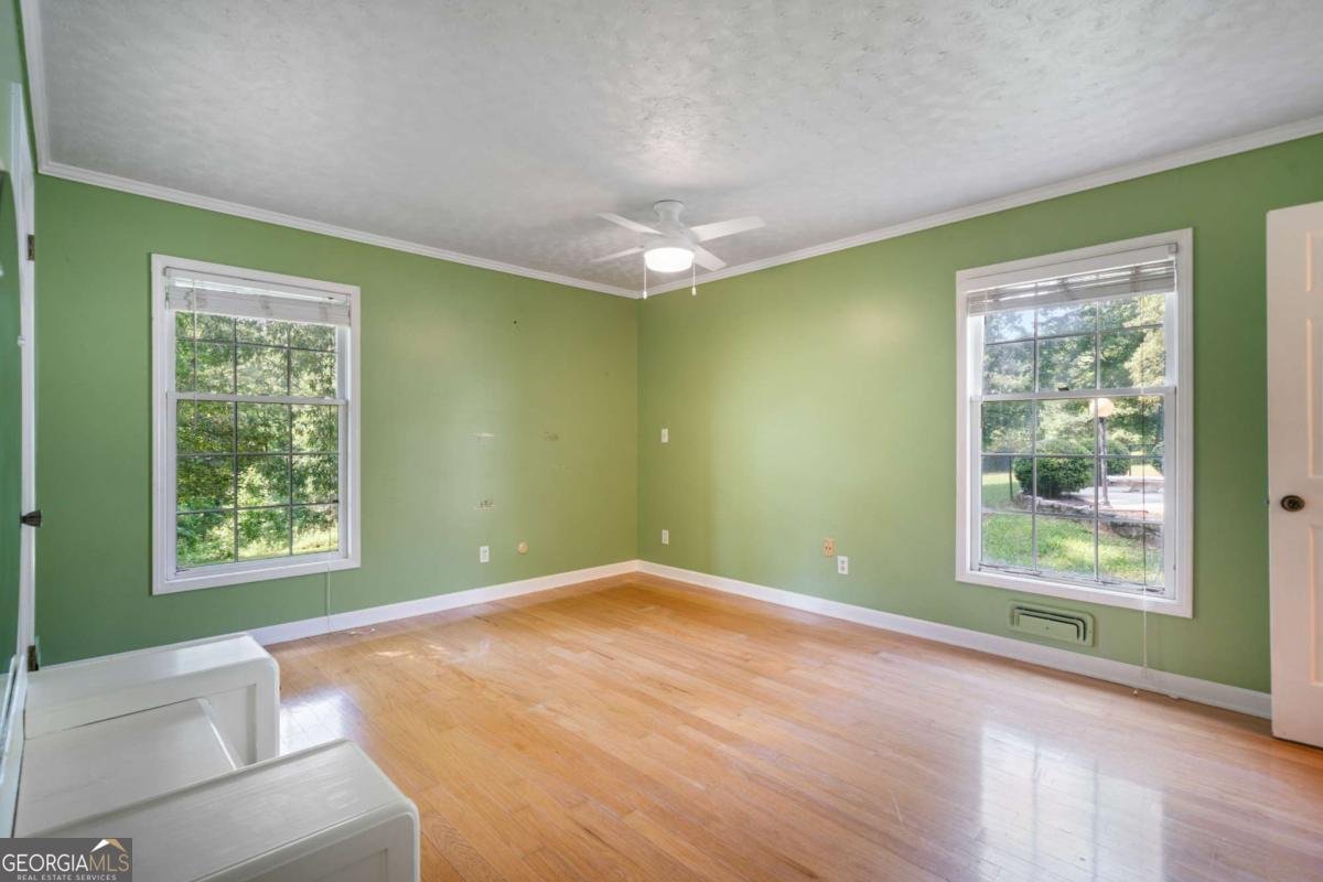 400 Simpson Road White - 21