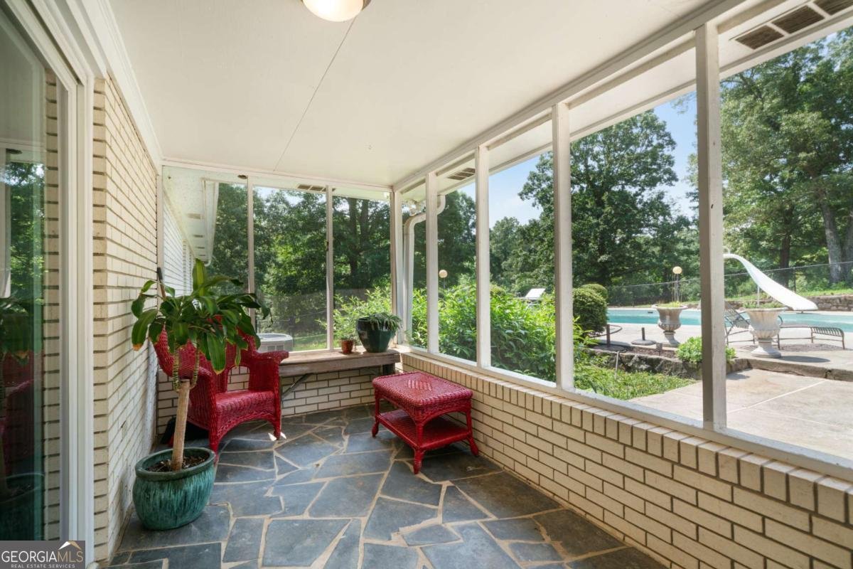 400 Simpson Road White - 31