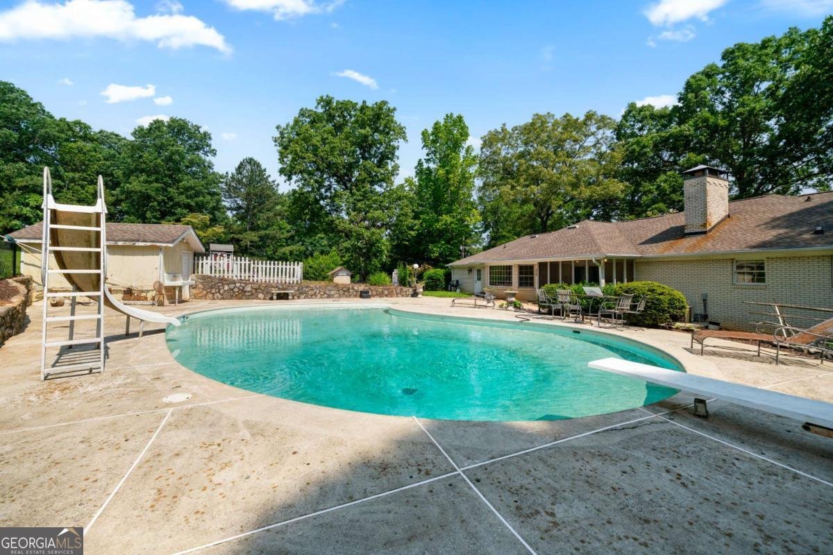 400 Simpson Road White - 33