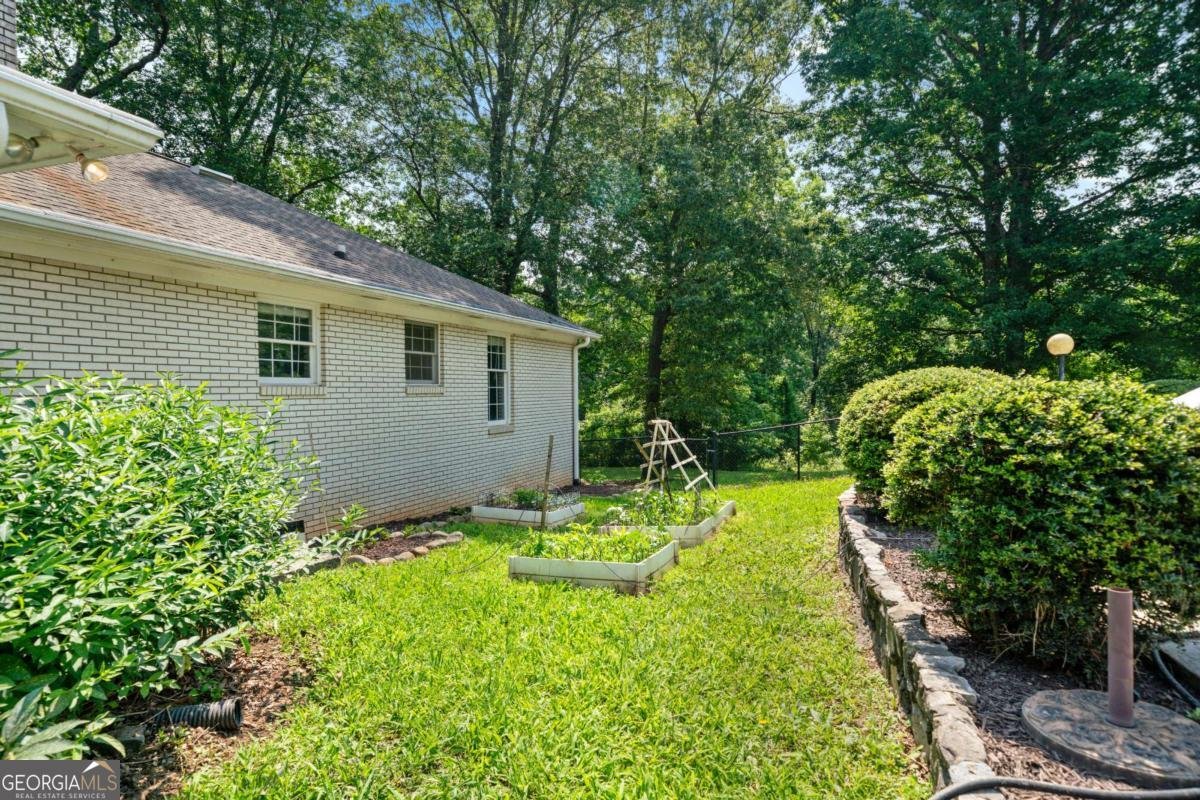400 Simpson Road White - 36