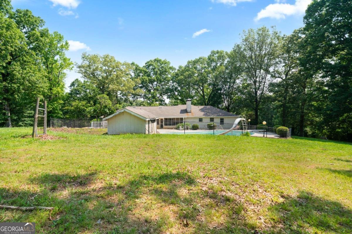 400 Simpson Road White - 39