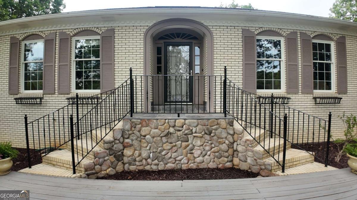 400 Simpson Road White - 41