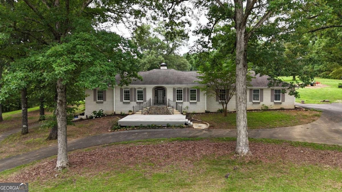 400 Simpson Road White - 43