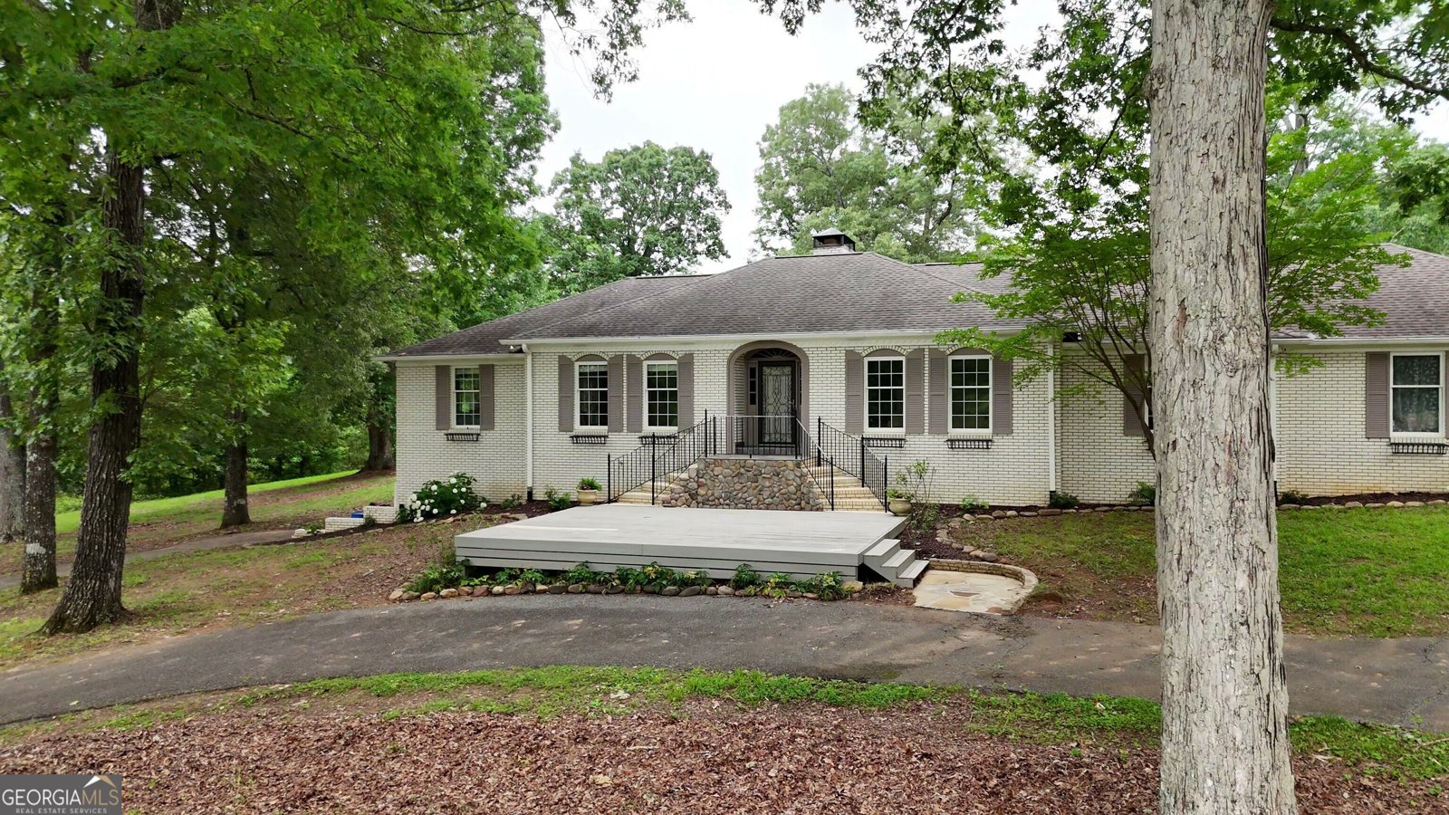 400 Simpson Road White - 44