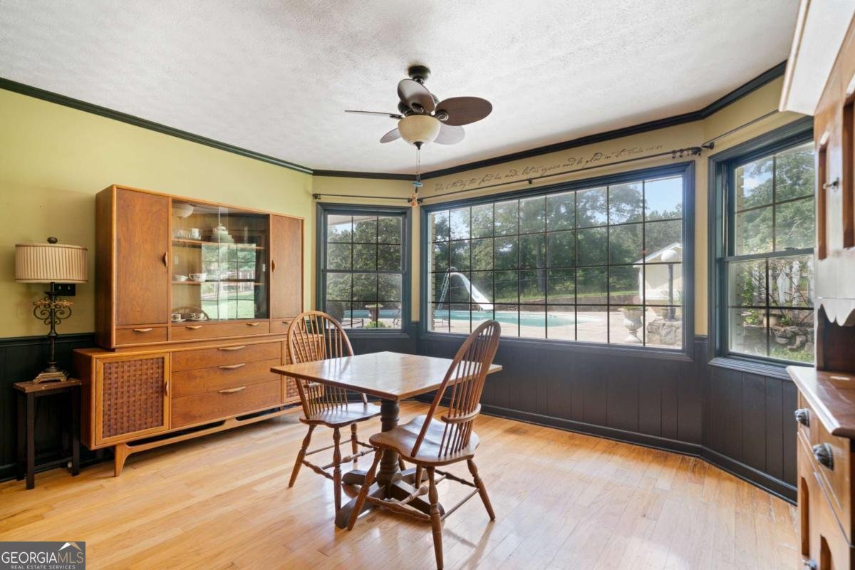 400 Simpson Road White - 5